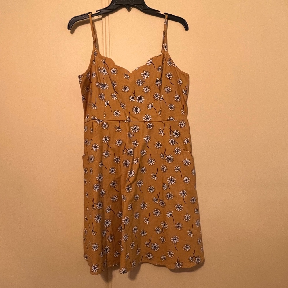 Yellow Daisy Spring Dress w/ pockets !!